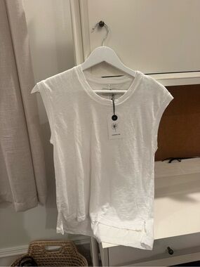 Women's White Sleeveless Crewneck Tank Top